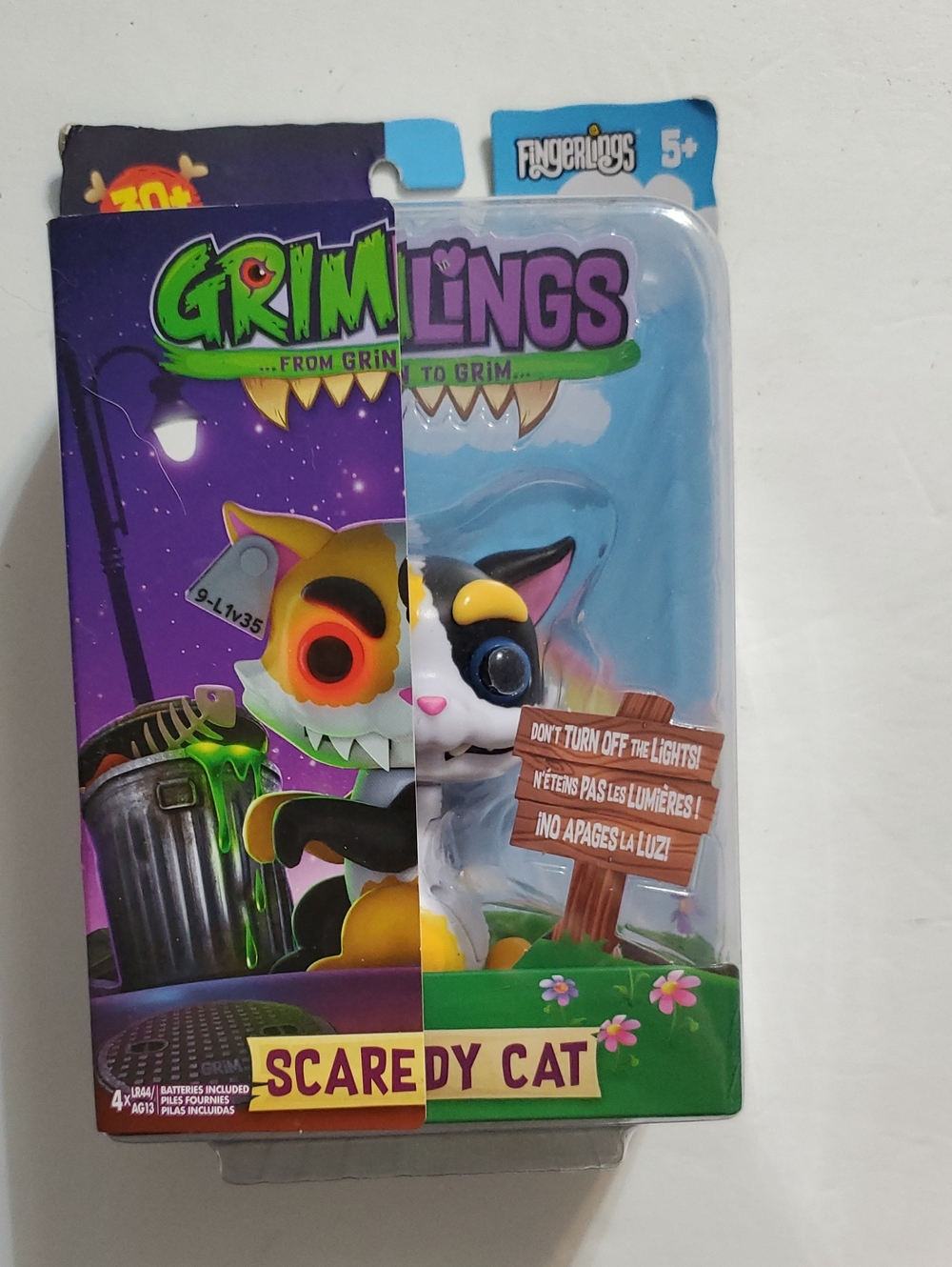 Grimlings Scaredy Cat Kids Figure FINGERLINGS- Black, White, Yellow